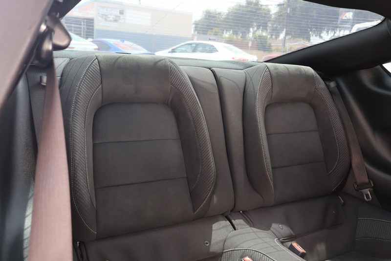 Ford Mustang Vehicle Full-screen Gallery Image 21