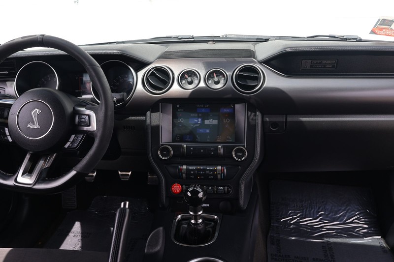 Ford Mustang Vehicle Full-screen Gallery Image 22