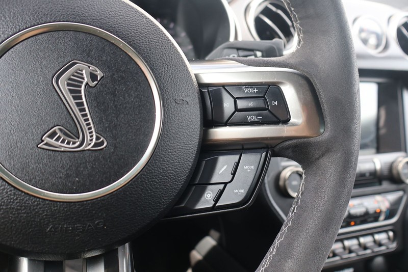 Ford Mustang Vehicle Full-screen Gallery Image 26