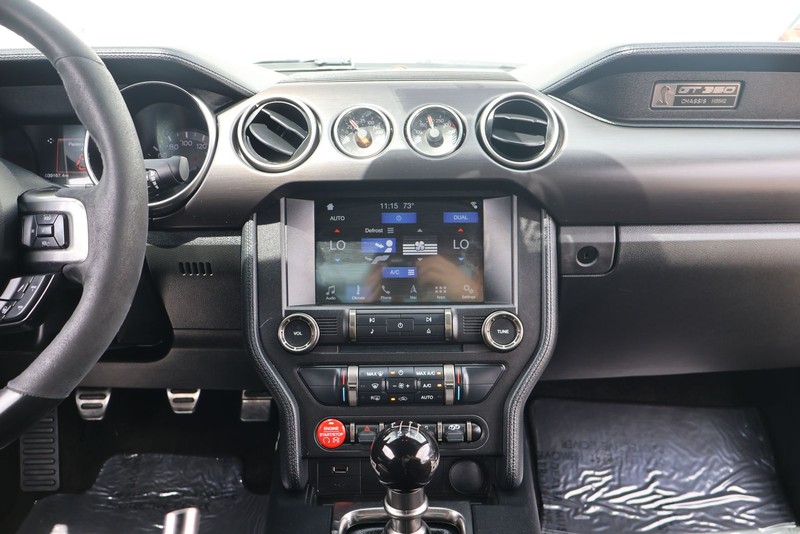 Ford Mustang Vehicle Full-screen Gallery Image 27
