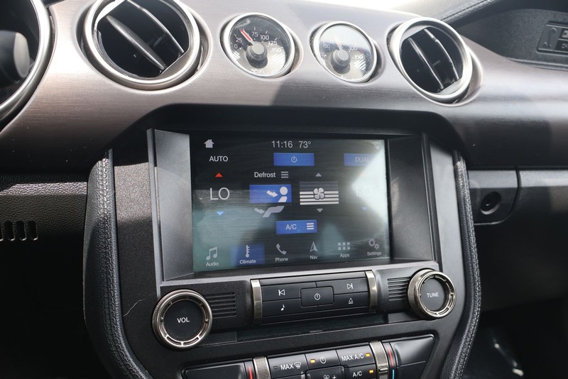 Ford Mustang Vehicle Full-screen Gallery Image 28