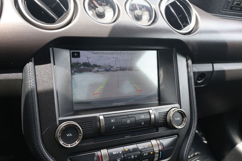 Ford Mustang Vehicle Full-screen Gallery Image 29