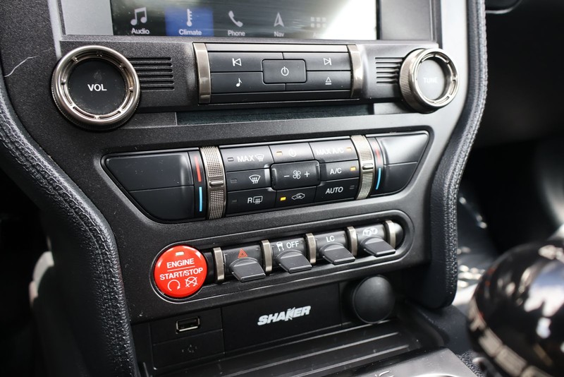 Ford Mustang Vehicle Full-screen Gallery Image 30