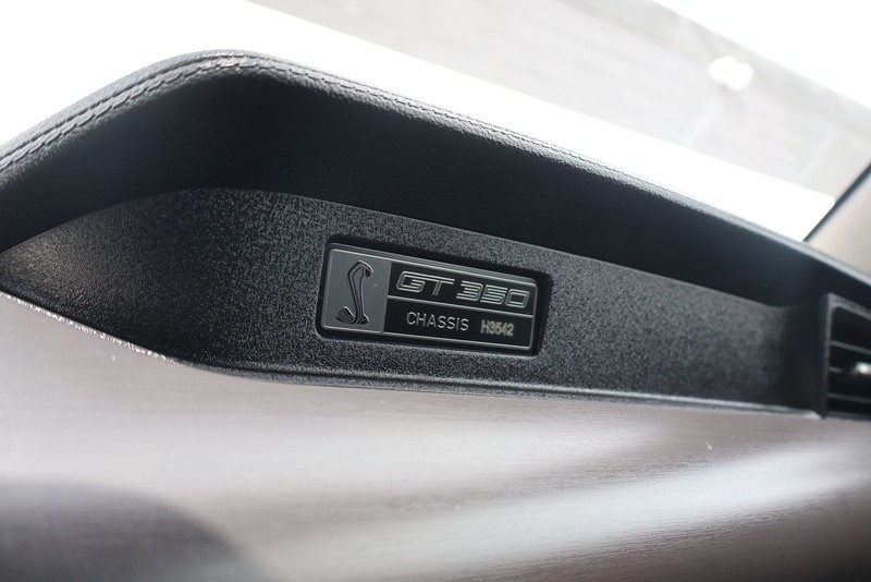 Ford Mustang Vehicle Full-screen Gallery Image 33