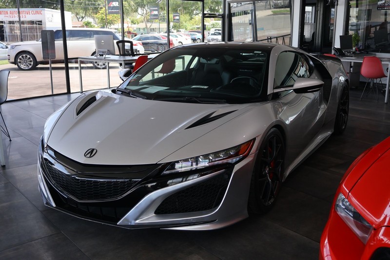 Acura NSX Vehicle Full-screen Gallery Image 01