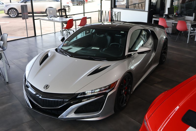 Acura NSX Vehicle Full-screen Gallery Image 02