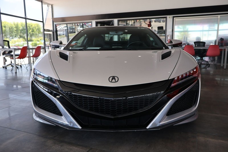 Acura NSX Vehicle Full-screen Gallery Image 03
