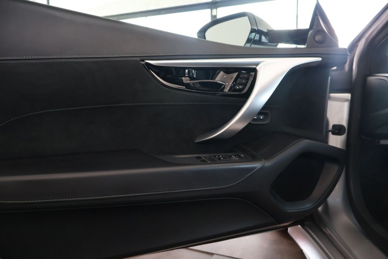 Acura NSX Vehicle Full-screen Gallery Image 10