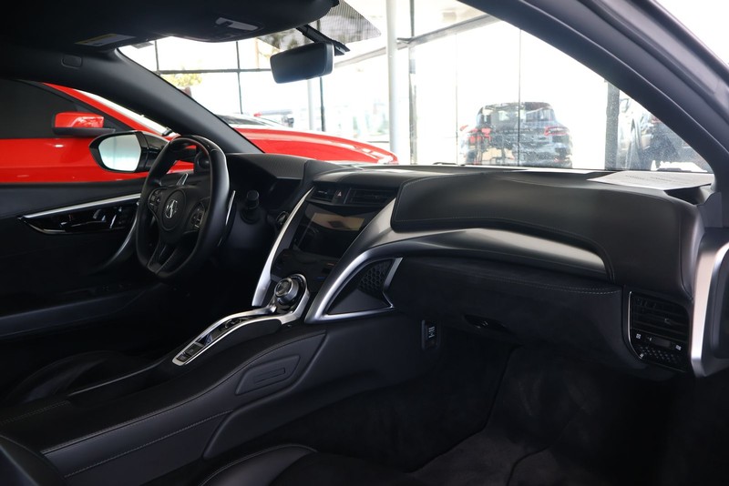 Acura NSX Vehicle Full-screen Gallery Image 13