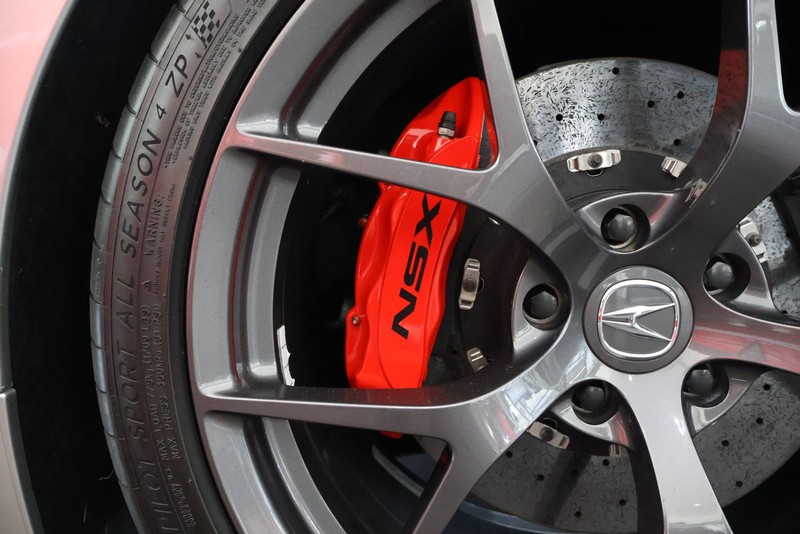 Acura NSX Vehicle Full-screen Gallery Image 16