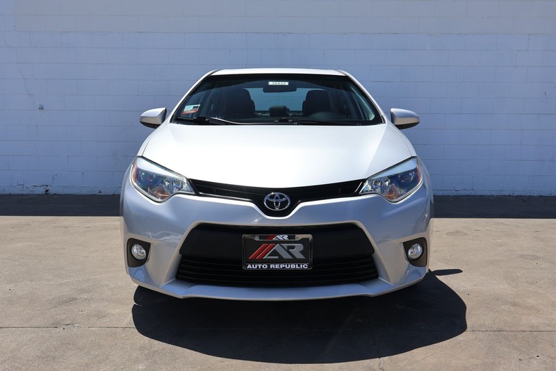 Toyota Corolla Vehicle Full-screen Gallery Image 02