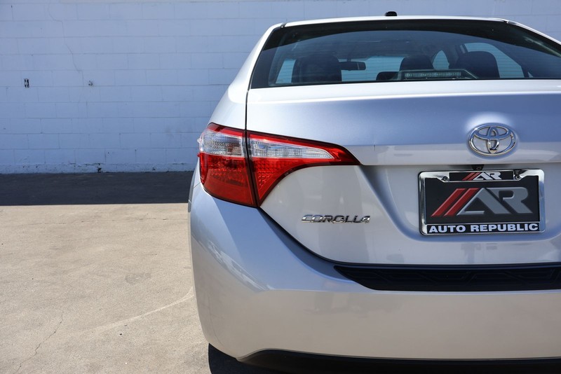 Toyota Corolla Vehicle Full-screen Gallery Image 07