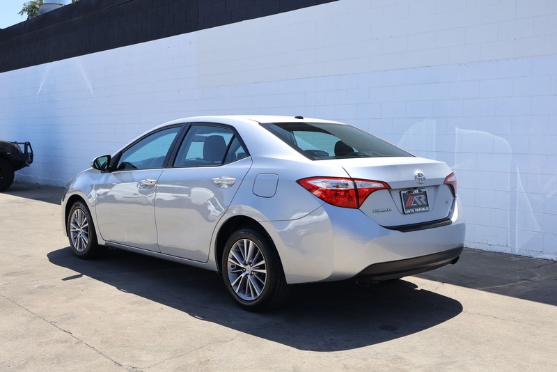 Toyota Corolla Vehicle Full-screen Gallery Image 09
