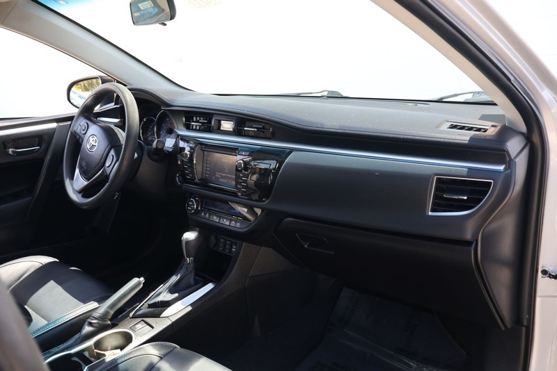Toyota Corolla Vehicle Full-screen Gallery Image 18