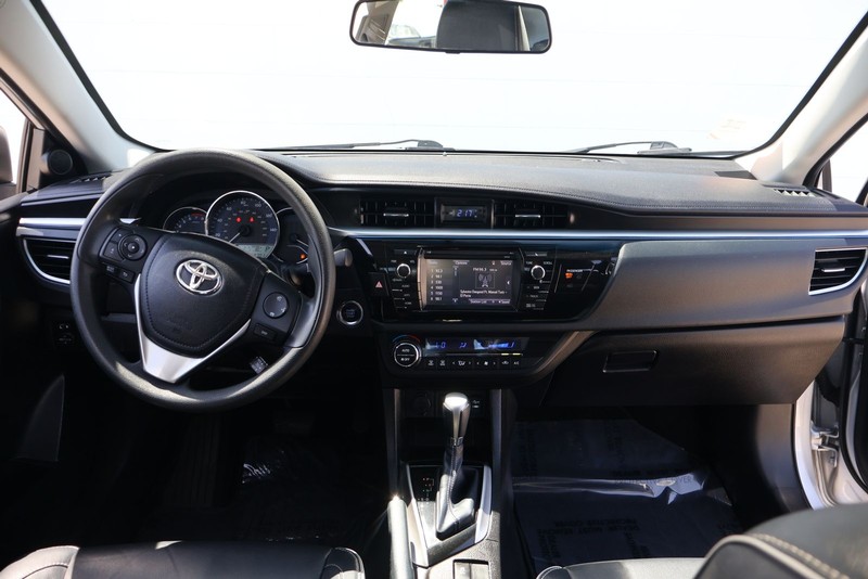 Toyota Corolla Vehicle Full-screen Gallery Image 21