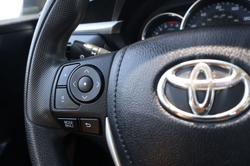 Toyota Corolla Vehicle Full-screen Gallery Image 24