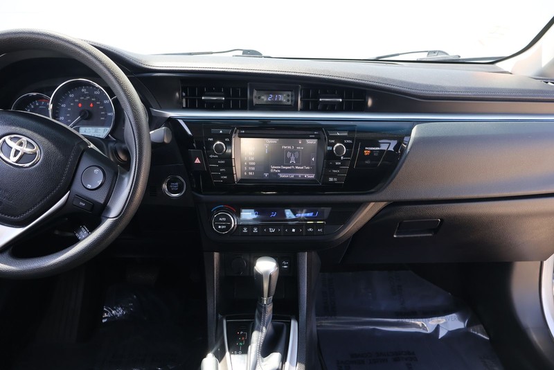 Toyota Corolla Vehicle Full-screen Gallery Image 26