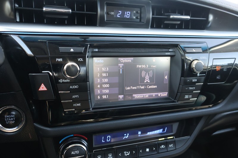 Toyota Corolla Vehicle Full-screen Gallery Image 27