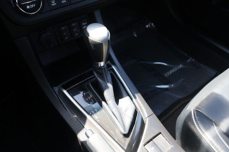 Toyota Corolla Vehicle Full-screen Gallery Image 30