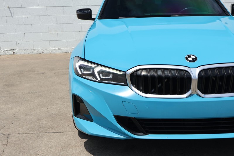 BMW 3 Series Vehicle Full-screen Gallery Image 03