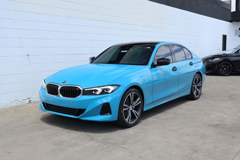 BMW 3 Series Vehicle Full-screen Gallery Image 11