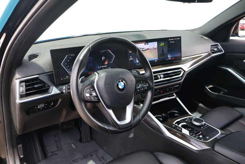 BMW 3 Series Vehicle Full-screen Gallery Image 15