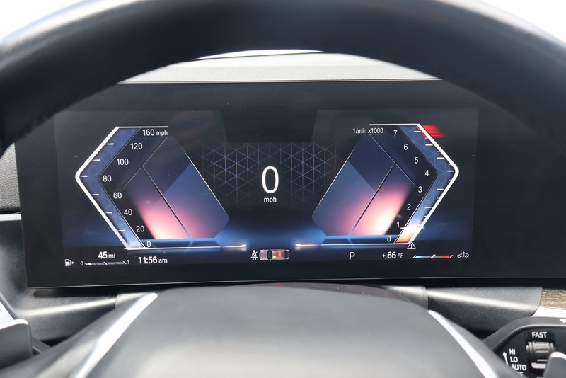 BMW 3 Series Vehicle Full-screen Gallery Image 23