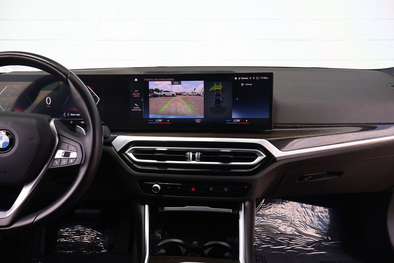 BMW 3 Series Vehicle Full-screen Gallery Image 27