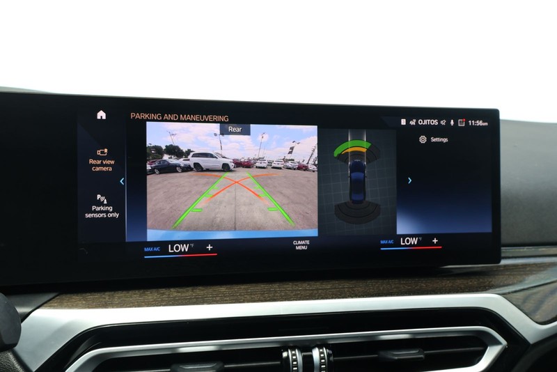BMW 3 Series Vehicle Full-screen Gallery Image 28