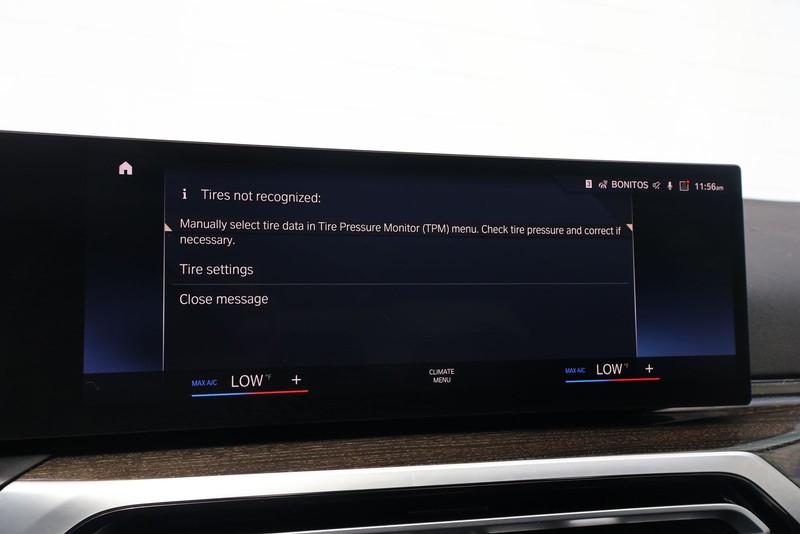BMW 3 Series Vehicle Full-screen Gallery Image 29