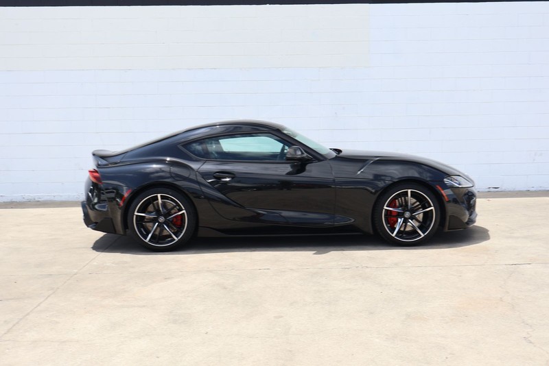 Toyota GR Supra Vehicle Full-screen Gallery Image 04