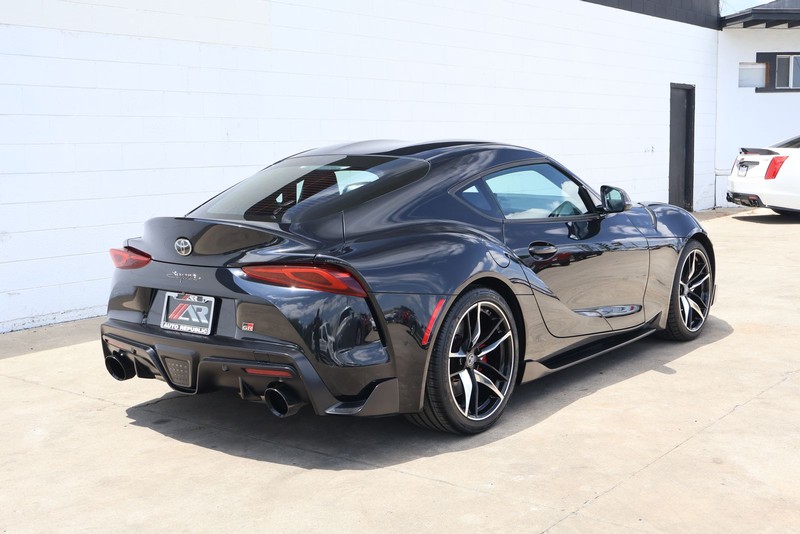 Toyota GR Supra Vehicle Full-screen Gallery Image 05