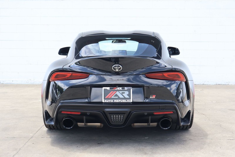 Toyota GR Supra Vehicle Full-screen Gallery Image 06