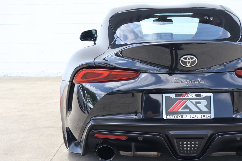 Toyota GR Supra Vehicle Full-screen Gallery Image 07