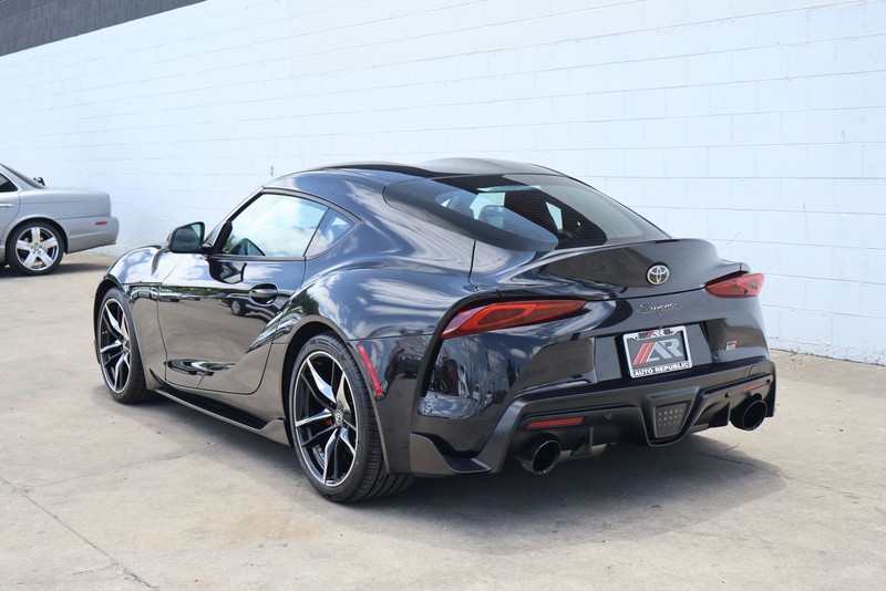 Toyota GR Supra Vehicle Full-screen Gallery Image 09