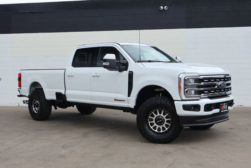 Ford Super Duty F-350 SRW Vehicle Full-screen Gallery Image 01