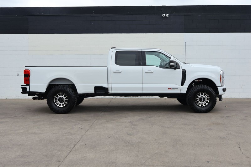 Ford Super Duty F-350 SRW Vehicle Full-screen Gallery Image 04