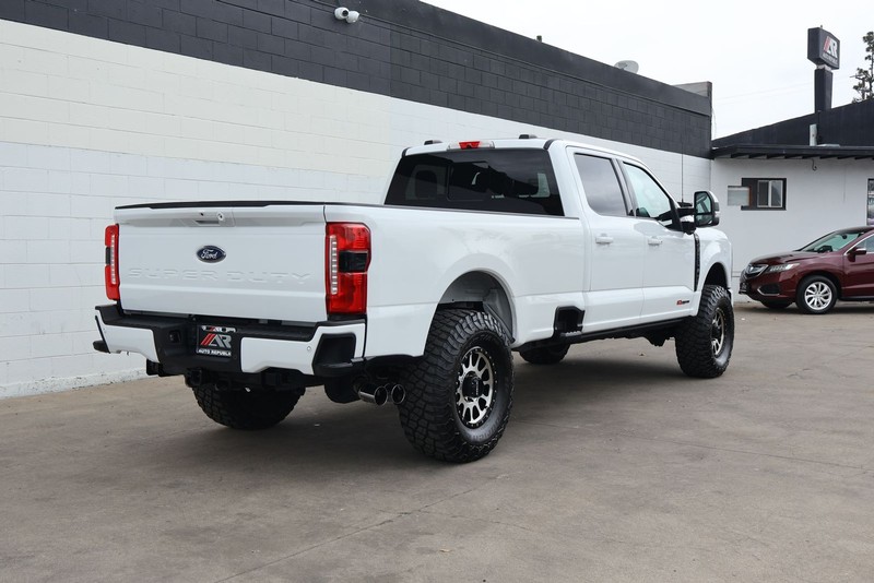 Ford Super Duty F-350 SRW Vehicle Full-screen Gallery Image 05