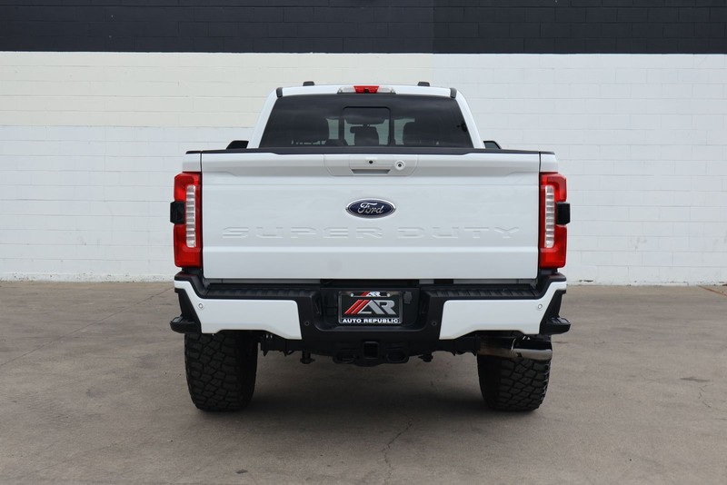 Ford Super Duty F-350 SRW Vehicle Full-screen Gallery Image 06