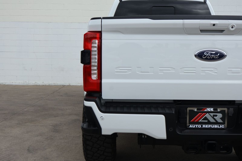 Ford Super Duty F-350 SRW Vehicle Full-screen Gallery Image 07