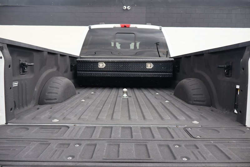 Ford Super Duty F-350 SRW Vehicle Full-screen Gallery Image 08