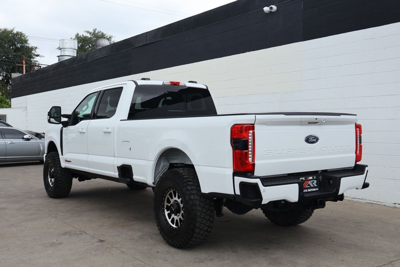 Ford Super Duty F-350 SRW Vehicle Full-screen Gallery Image 10