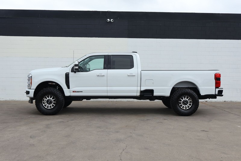 Ford Super Duty F-350 SRW Vehicle Full-screen Gallery Image 11