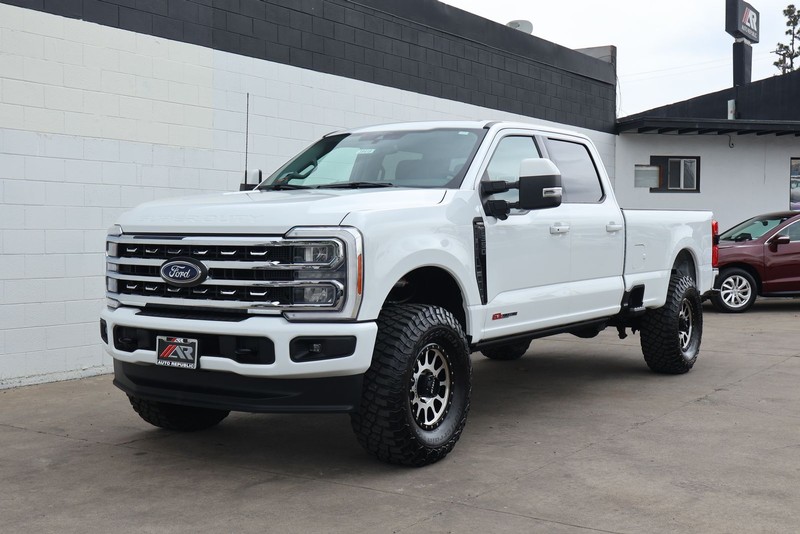 Ford Super Duty F-350 SRW Vehicle Full-screen Gallery Image 12