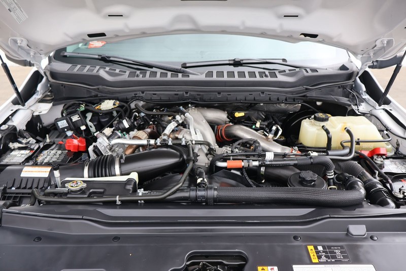 Ford Super Duty F-350 SRW Vehicle Full-screen Gallery Image 15