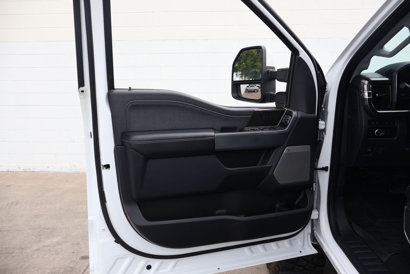Ford Super Duty F-350 SRW Vehicle Full-screen Gallery Image 18