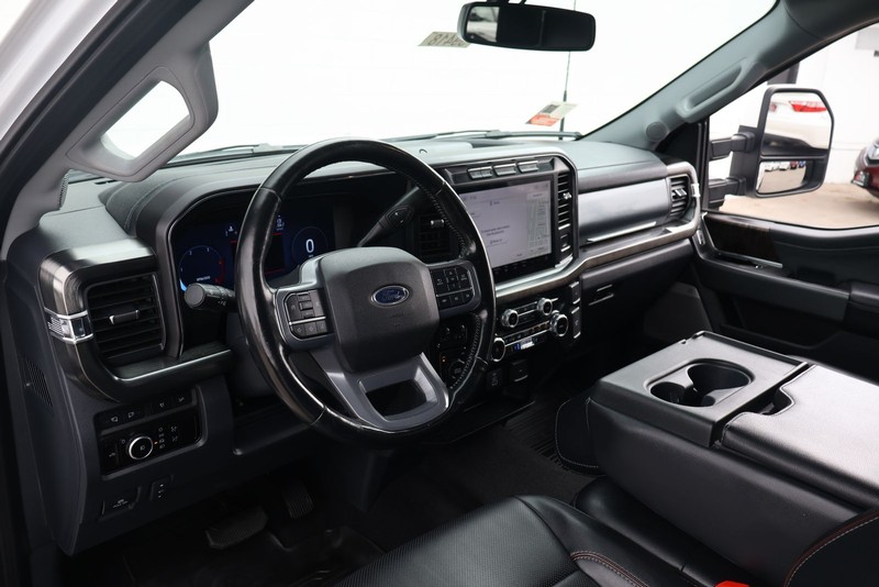 Ford Super Duty F-350 SRW Vehicle Full-screen Gallery Image 19