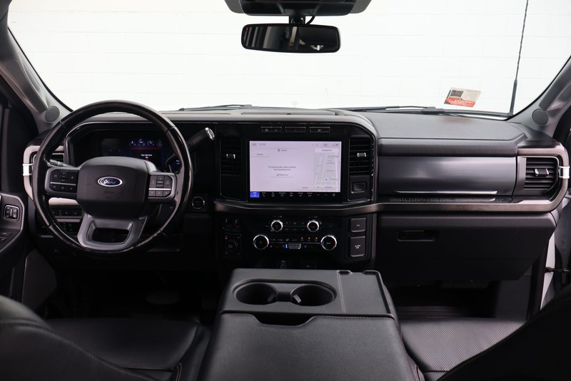 Ford Super Duty F-350 SRW Vehicle Full-screen Gallery Image 25