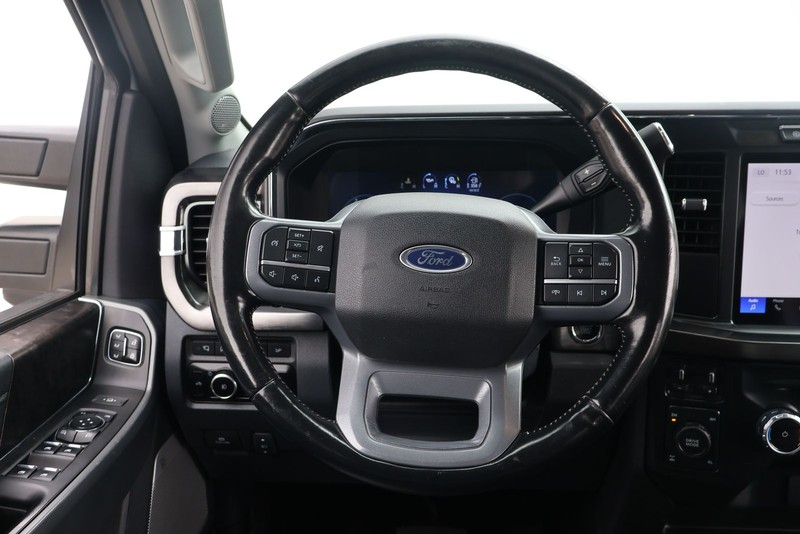 Ford Super Duty F-350 SRW Vehicle Full-screen Gallery Image 27