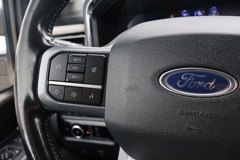 Ford Super Duty F-350 SRW Vehicle Full-screen Gallery Image 28
